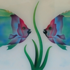 Colorful-fish-on-bathroom-tub-front-wall