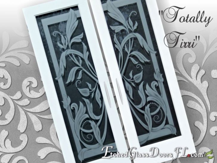 pantry door with unique glass etch design